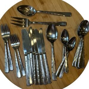 Vintage Stainless Flatware Japan Scalloped Edge Unknown Maker/Pattern 28 Pieces‎